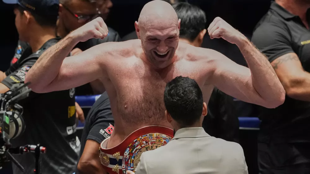 FILE - Tyson Fury, of England celebrates after winning against Mariusz Wach of Poland during a heavyweight charity bout at Max Muay Thai Stadium in Pattaya, Thailand, Friday, July 24, 2026. (AP Photo/Sakchai Lalit, File)