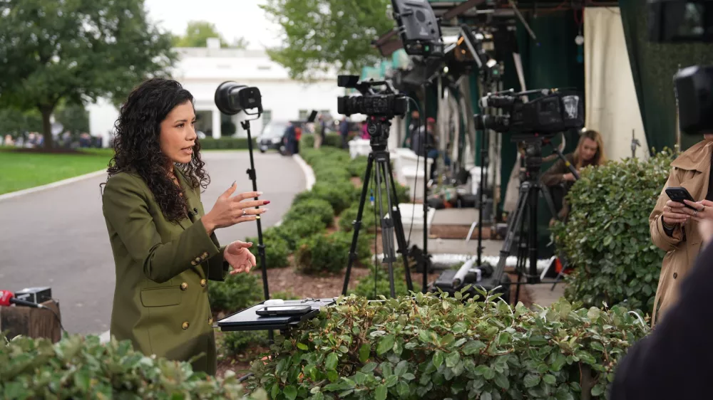 MS NOW reporter Laura Barr&oacute;n-L&oacute;pez, works inside the White House grounds, Thursday, Sept. 24, 2026, in Washington.