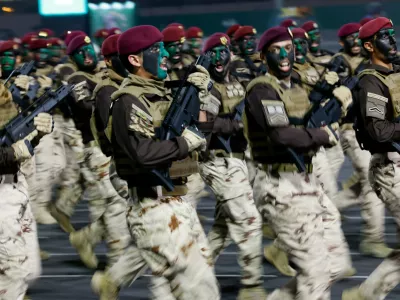 Members of the Saudi security forces take part in a military parade in preparation for the annual Hajj pilgrimage in the holy city of Mecca, Saudi Arabia, May 21, 2026. REUTERS/Ibraheem Abu Mustafa