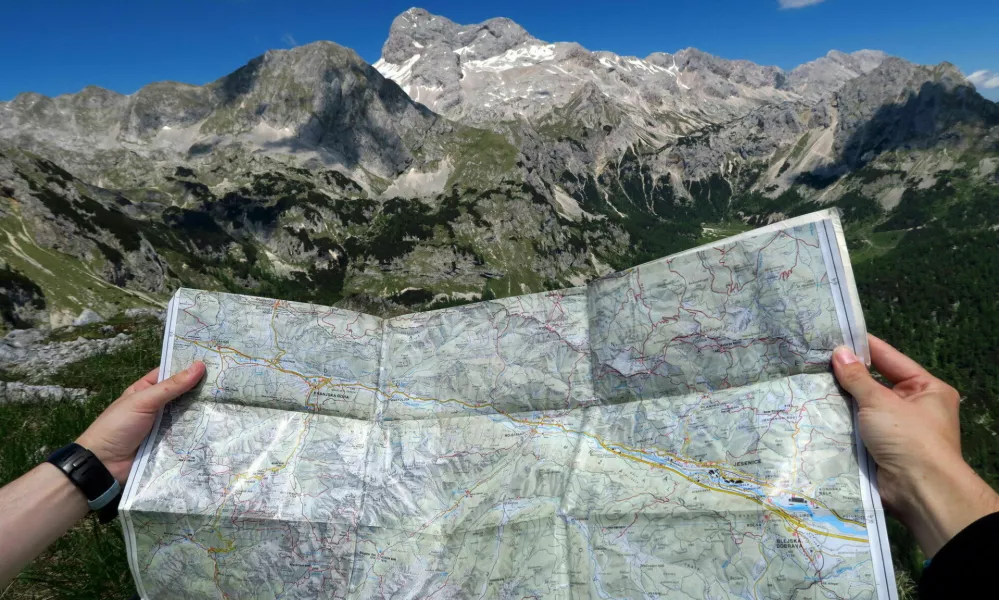 Jesenske barve nas vedno znova navdu&scaron;ujejo in vabijo k doživljanju narave, ki naj bo varno, spo&scaron;tljivo in odgovorno. F Manca Ogrin