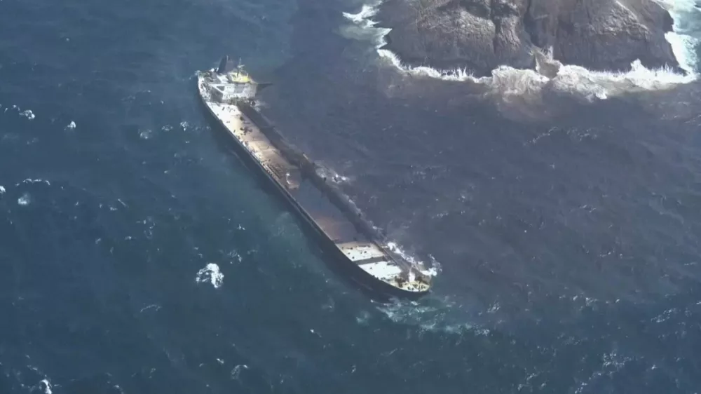 Aerial view of oil spilling from the oil tanker Caroline Bezengi into the water, off Al-Qibliyyah island, Hallaniyat Group Of Islands, Oman, August 13, 2026, in this still image taken from a handout video. OMAN TV/Handout via REUTERS THIS IMAGE HAS BEEN SUPPLIED BY A THIRD PARTY