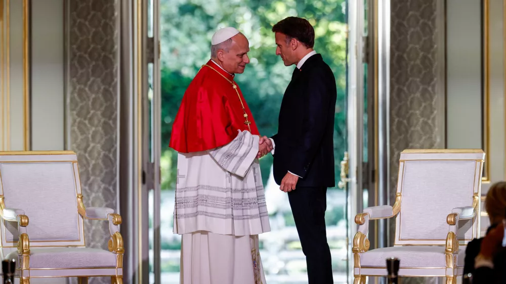 French President Emmanuel Macron welcomes Pope Leo XIV to the Elysee Palace in Paris, Friday, Sept. 25, 2026. (Benoit Tessier/Pool Photo via AP)