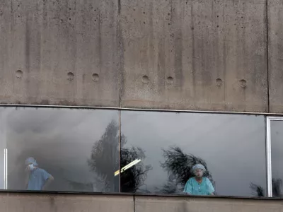 Klinični center, zdravniki, medicinske sestre, za&scaron;čitna maska - ilustrativna fotografija, // FOTO: Luka CjuhaOPOMBA: ZA OBJAVO V ČASOPISU DNEVNIK