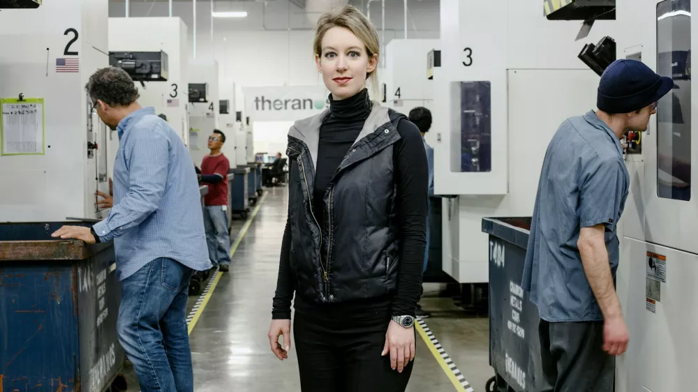 Elizabeth Holmes leta 2015 v svojem podjetju