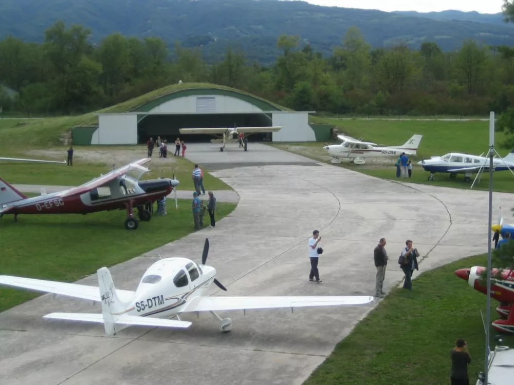 Letalski center Cerklje ob Krki