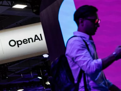 FILE PHOTO: A man walks past an OpenAI booth at Moscone Center during the Dreamforce 2026 technology summit in San Francisco, California, US, September 17, 2026. REUTERS/Carlos Barria/File Photo / Foto: Carlos Barria