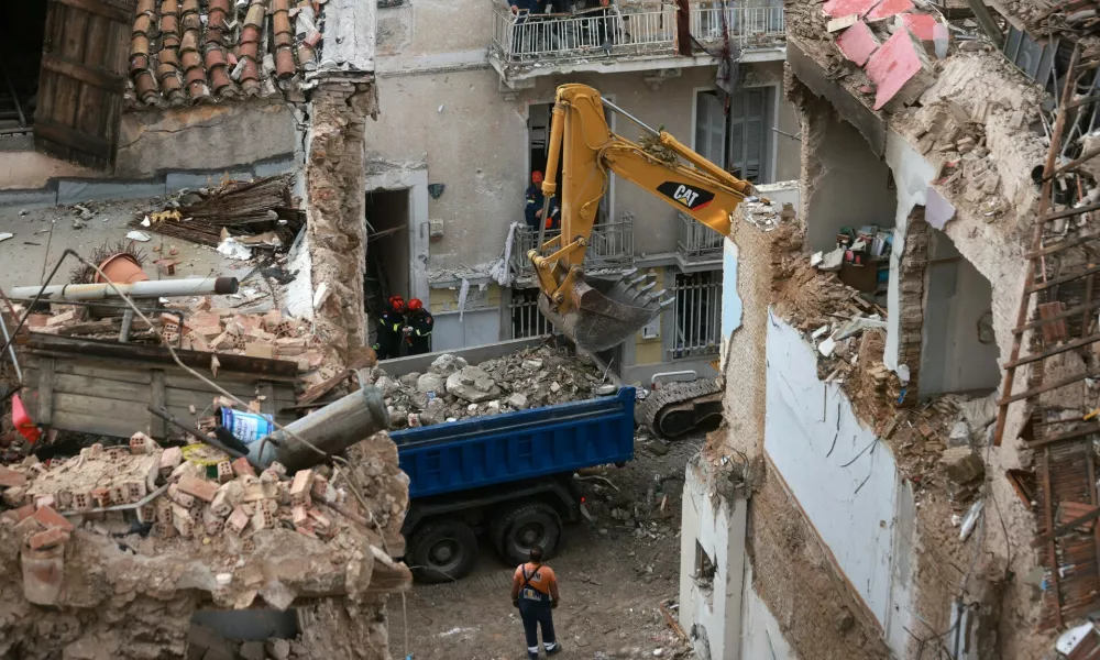 Re&scaron;evalci intenzivno i&scaron;čejo preživele. / Foto: Profimedia