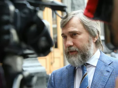 Head of the Opposition Bloc faction, MP Vadym Novynskyi answers reporters' questions on the steps of the Presidential Administration during a briefing held after a meeting between President of Ukraine Volodymyr Zelensky and the parliamentary leadership and faction chiefs over the dissolution of the Verkhovna Rada, Kyiv, capital of Ukraine, May 21, 2019. Ukrinform.,Image: 435326905, License: Rights-managed, Restrictions: WORLD RIGHTS, Model Release: no 