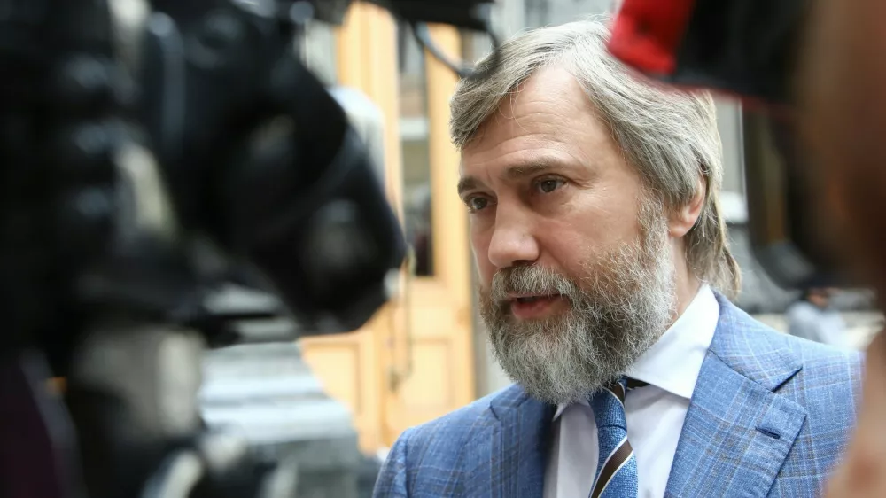 Head of the Opposition Bloc faction, MP Vadym Novynskyi answers reporters' questions on the steps of the Presidential Administration during a briefing held after a meeting between President of Ukraine Volodymyr Zelensky and the parliamentary leadership and faction chiefs over the dissolution of the Verkhovna Rada, Kyiv, capital of Ukraine, May 21, 2019. Ukrinform.,Image: 435326905, License: Rights-managed, Restrictions: WORLD RIGHTS, Model Release: no 