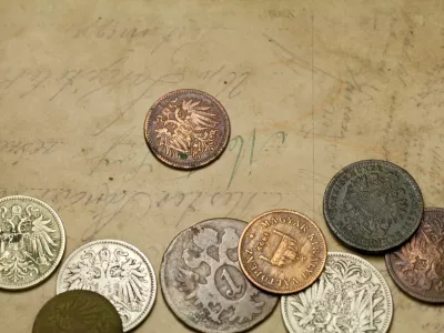 Pri nas bi nemara v omari lahko na&scaron;li kak&scaron;ne stare avstroogrske kovance. / Foto: Istock