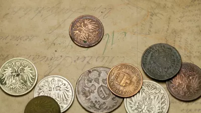 Pri nas bi nemara v omari lahko na&scaron;li kak&scaron;ne stare avstroogrske kovance. / Foto: Istock