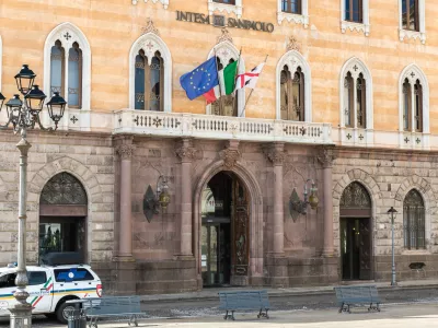 Na tarčo so vzeli italijansko banko Intesa Sanpaolo. Slika je ilustrativna. / Foto: Istock