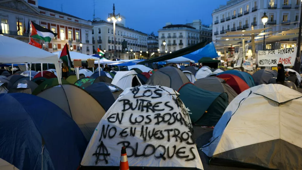 A writing on a tent reads "Vultures belong in the forests, not in our buildings", after demonstrators and supporters set up a camp at Puerta del Sol square in protest against Spain's housing crisis after the forceful eviction of an 87-year-old woman from her apartment in Madrid, Spain, September 28, 2026. REUTERS/Juan Medina