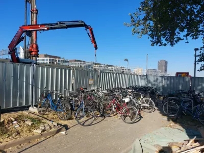 Potniki in kolesarji sredi največjega ljubljanskega gradbi&scaron;ča