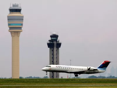 FILE PHOTO: A Delta Air Lines aircraft lands at Hartsfield-Jackson Atlanta International Airport in Atlanta, Georgia May 16, 2006. REUTERS/Tami Chappell/File Photo