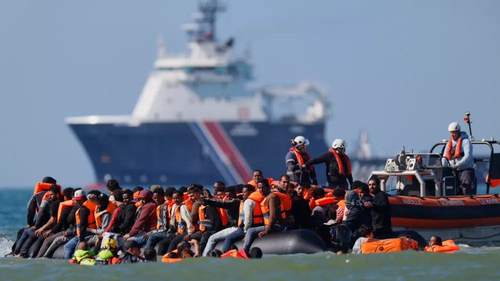FILE - A group of migrants try to cross the channel from France to Britain on a dinghy boat, in Hardelot, northern France, Wednesday, Sept. 23, 2026. (AP Photo/Jean-Francois Badias, File)