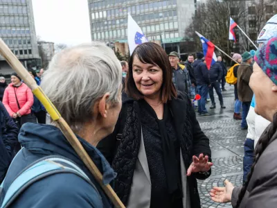 - Alenka Helbl, poslanka SDS,- 06.02.2026. - Protest kmetov pred parlamentom v organizaciji Združenja slovenske kmečke iniciative.- Slovenska kmečka iniciativa, kmetje, kmet,//FOTO: Bojan Velikonja