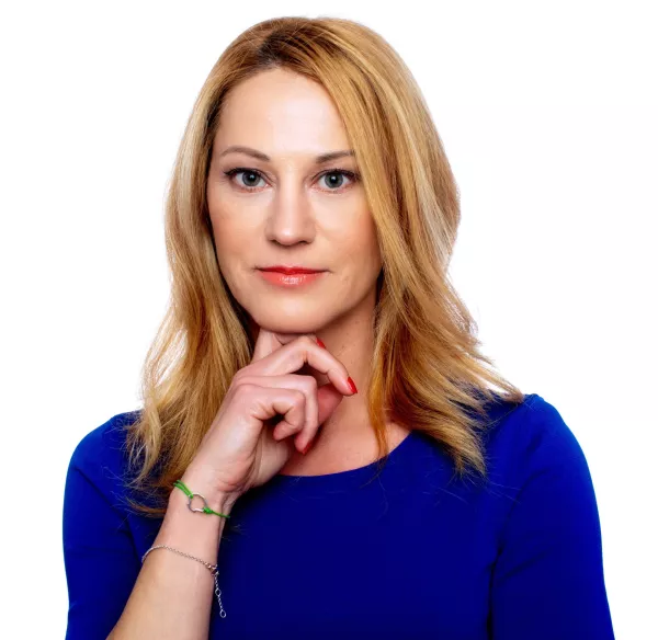 Laura Smrekar, Competo