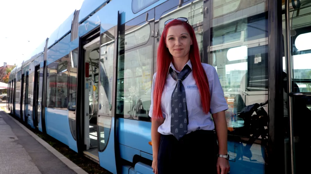 29.09.2026., Zagreb - Unatoc strajku ZET-a, linija broj 17 koja prometuje na trasi Precko-Borongaj, vozi normalno. Vozacica tramvaja Kristina Jozinovic. Photo: Marko Seper/PIXSELL