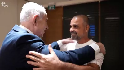 Kovanje političnega dobička, a Netanjahu je moral stopiti korak nazaj
