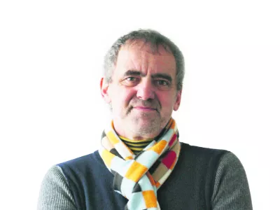 Leon Magdalenc, zunanji kolumnist - Dnevnik 2016 - portreti za komentarje in kolumne - kolumnisti - - //FOTO: Tomaž Skale------barvno, belo ozadje, za kolumno, PERMANENT!!!