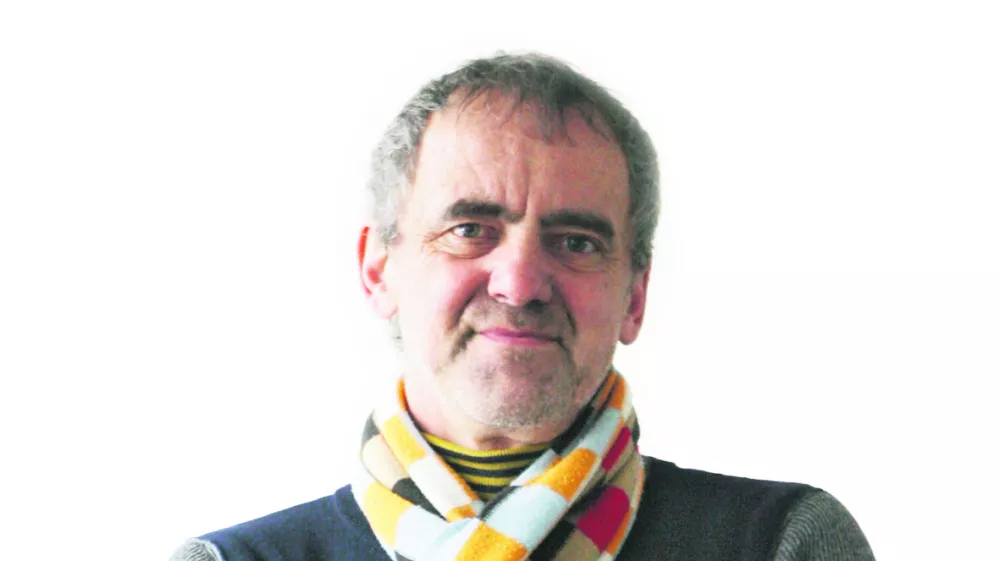 Leon Magdalenc, zunanji kolumnist - Dnevnik 2016 - portreti za komentarje in kolumne - kolumnisti - - //FOTO: Tomaž Skale------barvno, belo ozadje, za kolumno, PERMANENT!!!