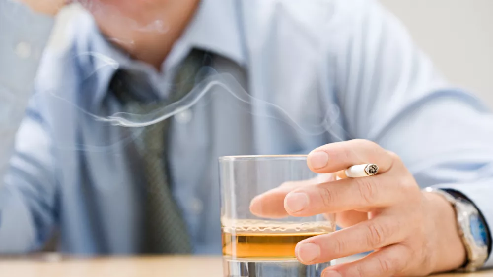Alkohol in cigarete. zasvojenost.