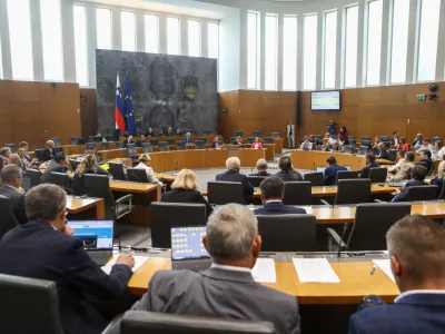 21.9.2026 - začetek redne seje DZ z glasovanjem o zahtevi skupine poslank in poslancev, Državni zbor redna sejaFoto: Luka Cjuha