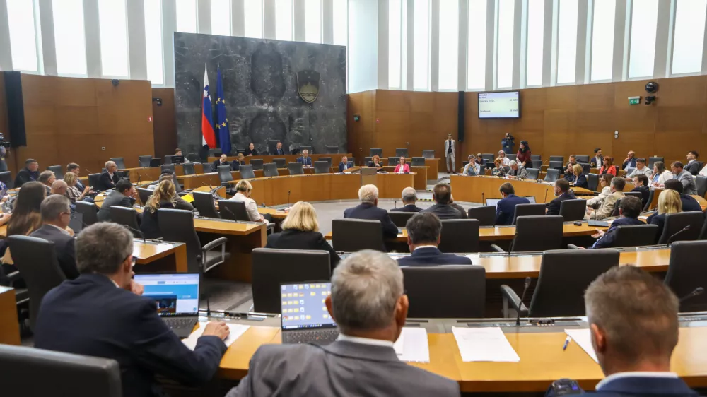 21.9.2026 - začetek redne seje DZ z glasovanjem o zahtevi skupine poslank in poslancev, Državni zbor redna sejaFoto: Luka Cjuha