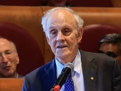David Gross na nedavnem svetovnem srečanju nobelovcev o umetni inteligenci in jedrski vojni v Rimu / Foto: Profimedia