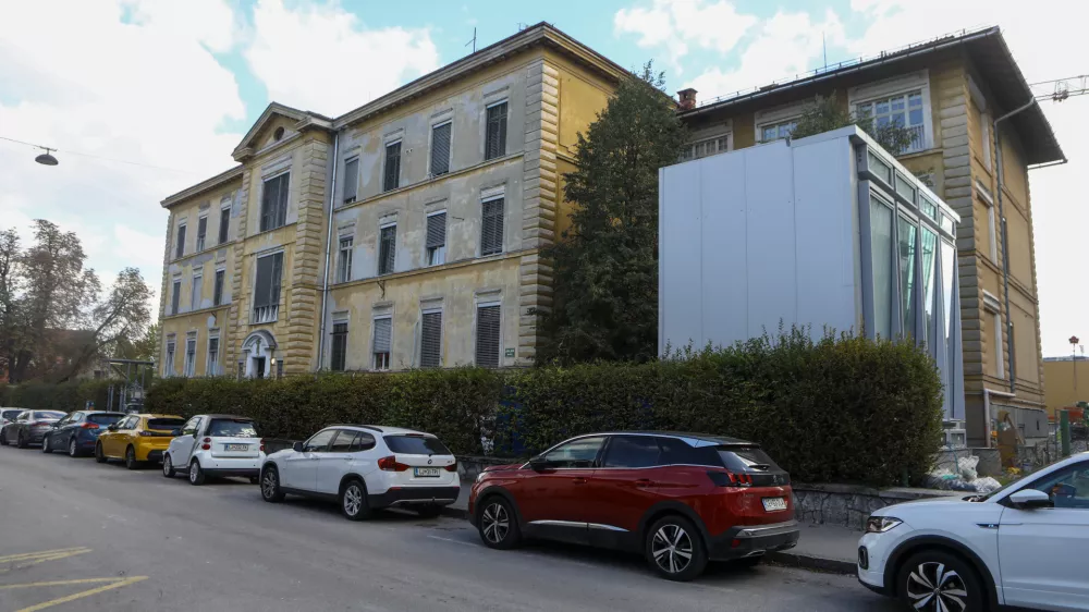 Od prisilnih delavnic, ubožnice do centra za brezdomne