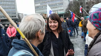 - Alenka Helbl, poslanka SDS,- 06.02.2026. - Protest kmetov pred parlamentom v organizaciji Združenja slovenske kmečke iniciative.- Slovenska kmečka iniciativa, kmetje, kmet,//FOTO: Bojan Velikonja