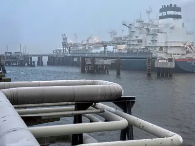 FILE PHOTO: The 'Hoegh Esperanza' Floating Storage and Regasification Unit (FSRU) is anchored during the opening of the LNG (Liquefied Natural Gas) terminal in Wilhelmshaven, Germany, December 17, 2022. Michael Sohn/Pool via REUTERS/File Photo