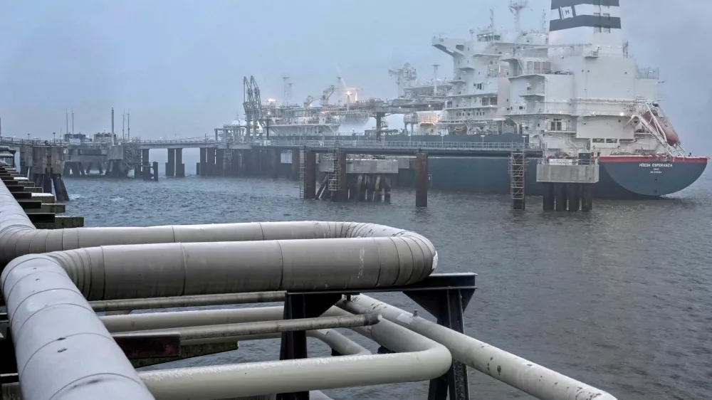 FILE PHOTO: The 'Hoegh Esperanza' Floating Storage and Regasification Unit (FSRU) is anchored during the opening of the LNG (Liquefied Natural Gas) terminal in Wilhelmshaven, Germany, December 17, 2022. Michael Sohn/Pool via REUTERS/File Photo