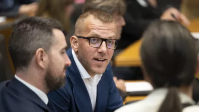 stranka ResnicaBoris Mijić15.06.2026 Državni zbor - parlament - Izredna seja DZ, na kateri bodo odločali o spremembah zakona o lokalnih volitvah ter obravnavali mandatno-volilne zadeve, v okviru katerih bi DZ potrdil mandata nadomestnima poslankamafoto: Nik Erik Neubauer