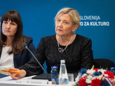 Ljubljana, ministrstvo za kulturo.Seja nacionalnega sveta za kulturo, na kateri so med drugim obravnavali predloga novel zakona o RTV Slovenija in o medijih.Ministrica za kulturo Ignacija Fridl Jarc.