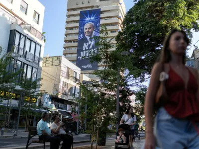 A banner featuring Israeli Prime Minister Benjamin Netanyahu is displayed at the Likud party headquarters ahead of Israel's general election, in Tel Aviv, Israel, September 27, 2026. The Hebrew words read 'don't give in'. REUTERS/Nir Elias