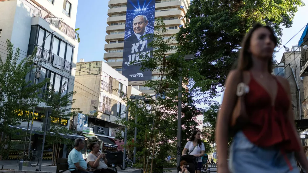A banner featuring Israeli Prime Minister Benjamin Netanyahu is displayed at the Likud party headquarters ahead of Israel's general election, in Tel Aviv, Israel, September 27, 2026. The Hebrew words read 'don't give in'. REUTERS/Nir Elias