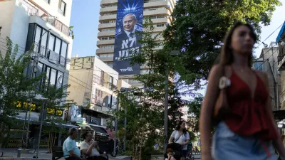 A banner featuring Israeli Prime Minister Benjamin Netanyahu is displayed at the Likud party headquarters ahead of Israel's general election, in Tel Aviv, Israel, September 27, 2026. The Hebrew words read 'don't give in'. REUTERS/Nir Elias