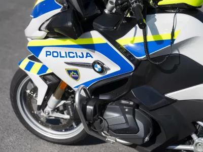 prometni nadzorpolicija - simbolična fotografijaprometna policijavarnost v prometupolicija na motorjihmotoristična policijaprehitri voznikiavtocestna policija08.04.2025 Policijski nadzor, počivali&scaron;če PovodjeFOTO: Nik Erik Neubauer