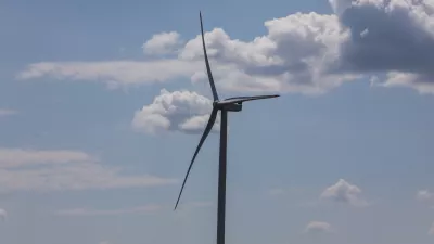 - Vetrna elektrarna, obnovljivi viri energije.- 24.07.2024. - VE Ljubač. - Vetrna elektrarna Ljubač v bližini Knina na Hrva&scaron;kem, v lasti Petrola, sestavlja 9 vetrnic vsaka po 3,6 MW, Celotna elektrarna ima 32,4 MW skupne nazivne moči in 85-90 GWh predvidene letne proizvodnje energije.//FOTO: Bojan VelikonjaOPOMBA: ZA OBJAVO V OBJEKTIVU!!!!