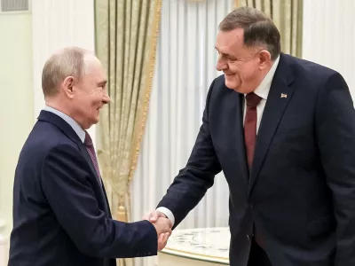 Russian President Vladimir Putin shakes hands with Leader of Republika Srpska's Alliance of Independent Social Democrats party Milorad Dodik during a meeting at the Kremlin in Moscow, Russia, September 29, 2026. Sputnik/Evgeny Messman/Pool via REUTERS ATTENTION EDITORS - THIS IMAGE WAS PROVIDED BY A THIRD PARTY.