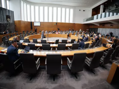 Ljubljana, DZ.Izredna seja DZ, na kateri so obravnavali zahtevo za razpis zakonodajnega referenduma o noveli zakona o parlamentarni preiskavi. / Foto: Nebojsa Tejic/sta