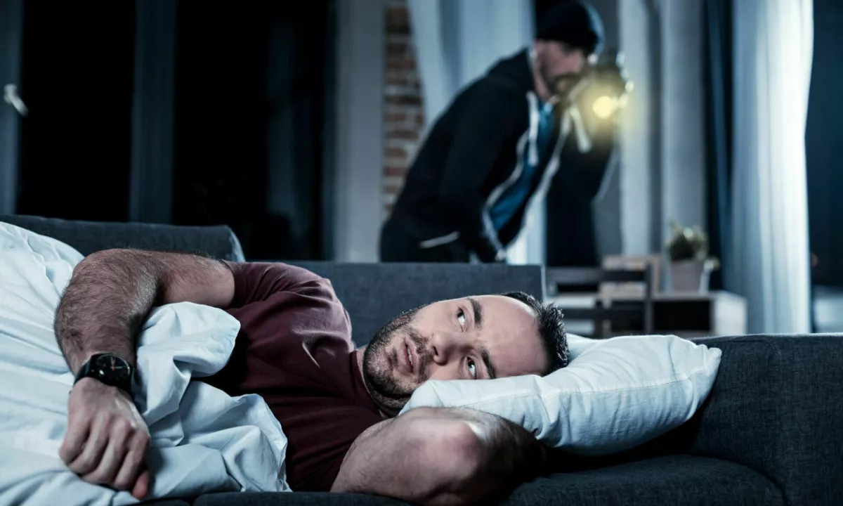 Ko dom ni več varen: ljubljančanka se je v lastni spalnici zbudila v družbi vlomilca