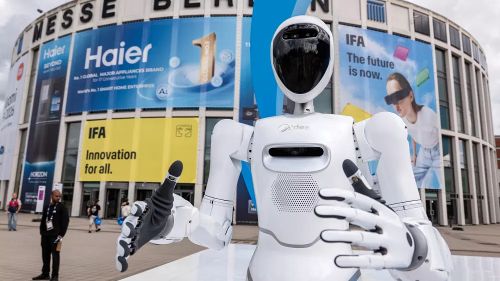 A humanoid robot from producer Midea is seen in front of the fair during the IFA Consumer Electronics and Home Appliances trade fair in Berlin, Germany, on September 5, 2026. (Photo by Emmanuele Contini/NurPhoto)NO USE FRANCE