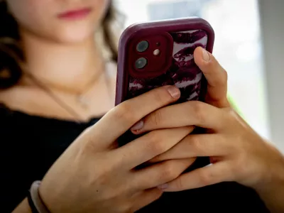 ILLUSTRATIVE - A teenage girl on her mobile phone. A 2014 Maastricht University study found that 70% of young people under 21 are addicted to their mobile phones. More than 1,400 doctors, scientists, and experts are calling on politicians to establish age limits for smartphone and social media use. ANP / Hollandse Hoogte / ROBIN UTRECHT netherlands out - belgium out,Image: 1043876761, License: Rights-managed, Restrictions:, Model Release: no 