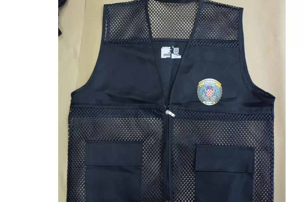 Pri lažnem zagreb&scaron;kem policistu so na&scaron;li ponarejene značke in izkaznice, kakor tudi policijska oblačila.