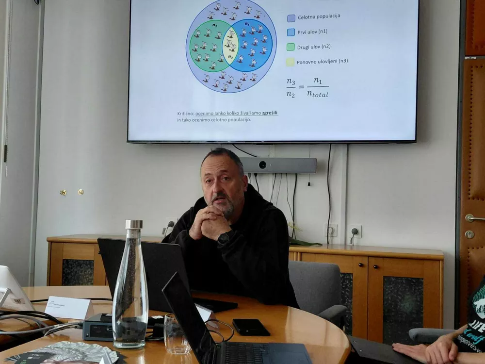 doc. dr. Tomaž Skrbin&scaron;ek, volkovi