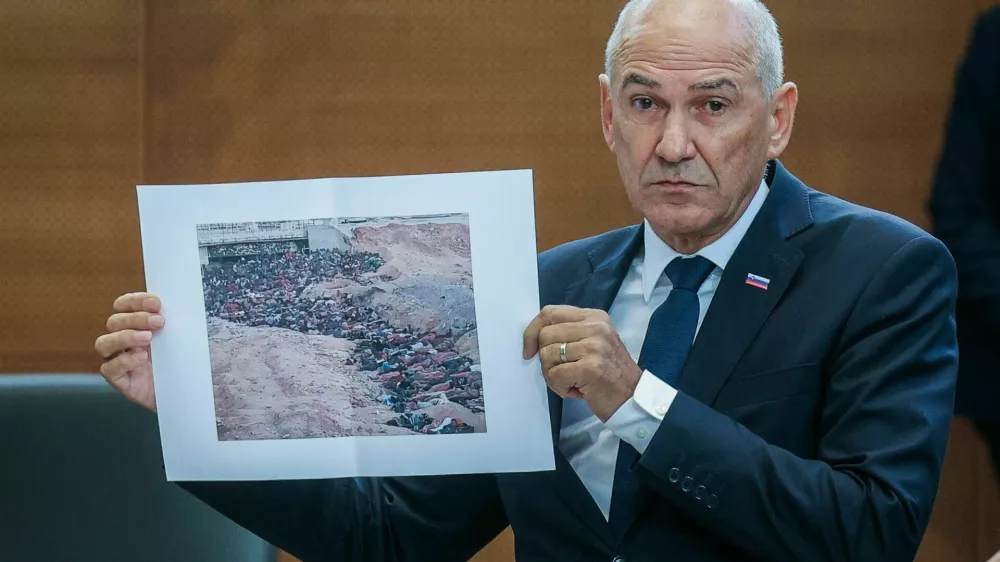 Ljubljana, DZ.Zadnji dan redne seje DZ, na kateri je na poslanska vprasanja odgovarjal predsednik vlade Janez Jansa.Predsednik vlade Janez Jan&scaron;aFotografija Gaza - Sudanmanipulacija