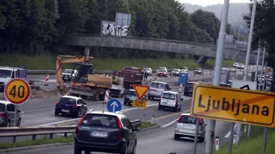 prometni zastoj - kolone vozil - Severna ljubljanska obvoznica.//FOTO: Luka Cjuha
